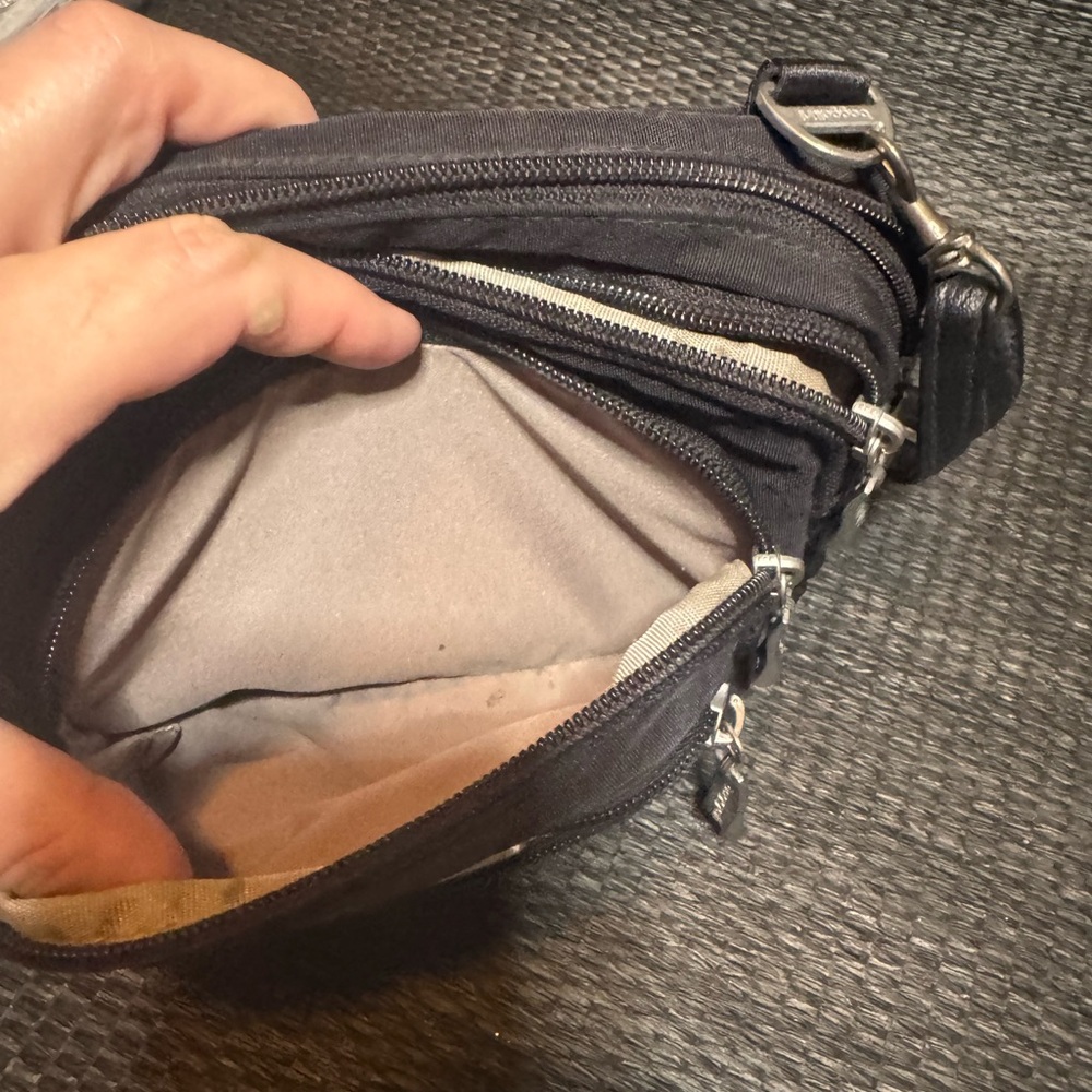 Baggallini Black Crossbody Bag - Picture 9 of 10